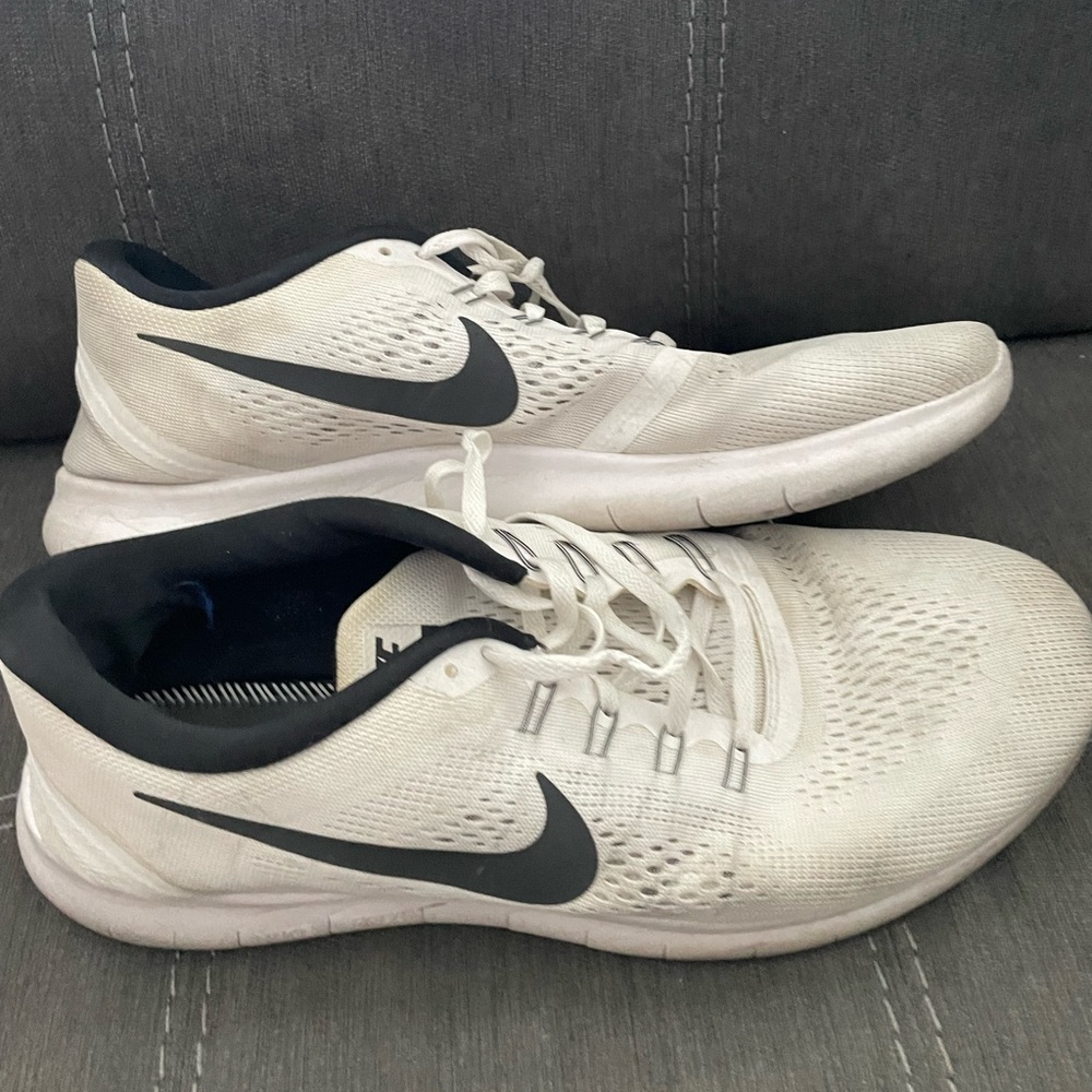 Nike Tennis Shoes